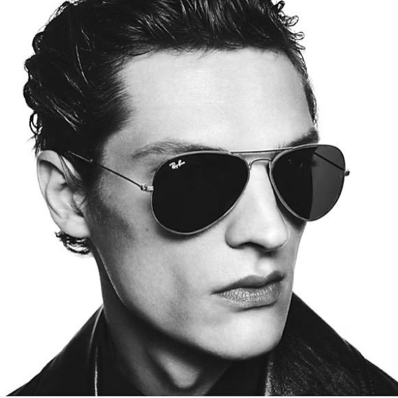 Ray Ban Polarized Classic Gold Framed Aviator Sunglasses - Picture 2 of 14